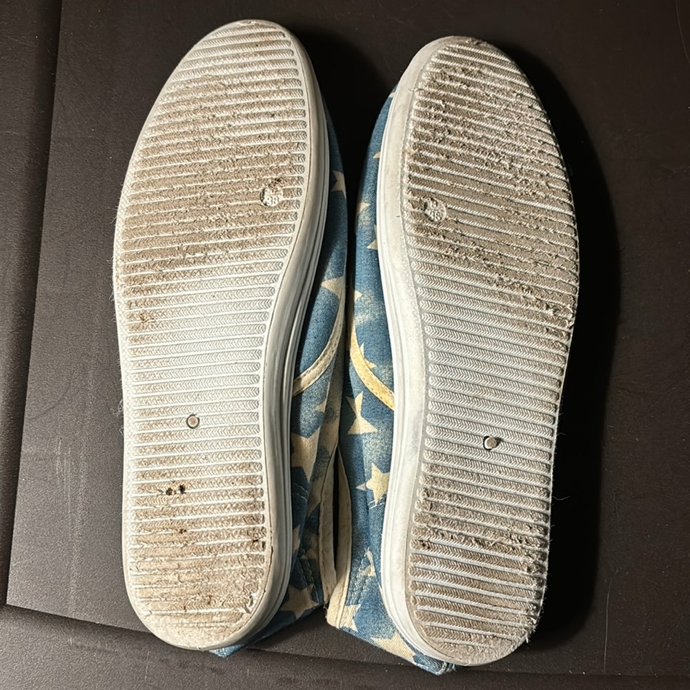 Blue sneakers with white stars - Picture 2 of 8